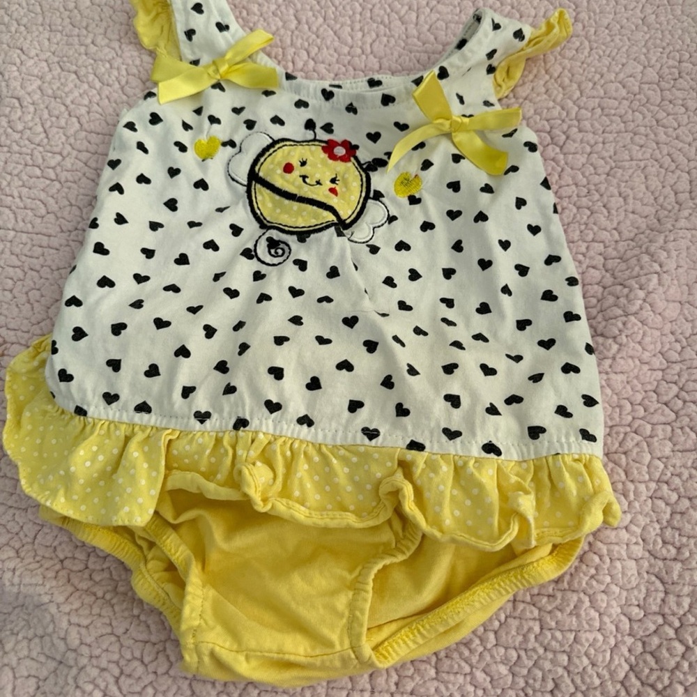 Cute Baby Romper with bee Print